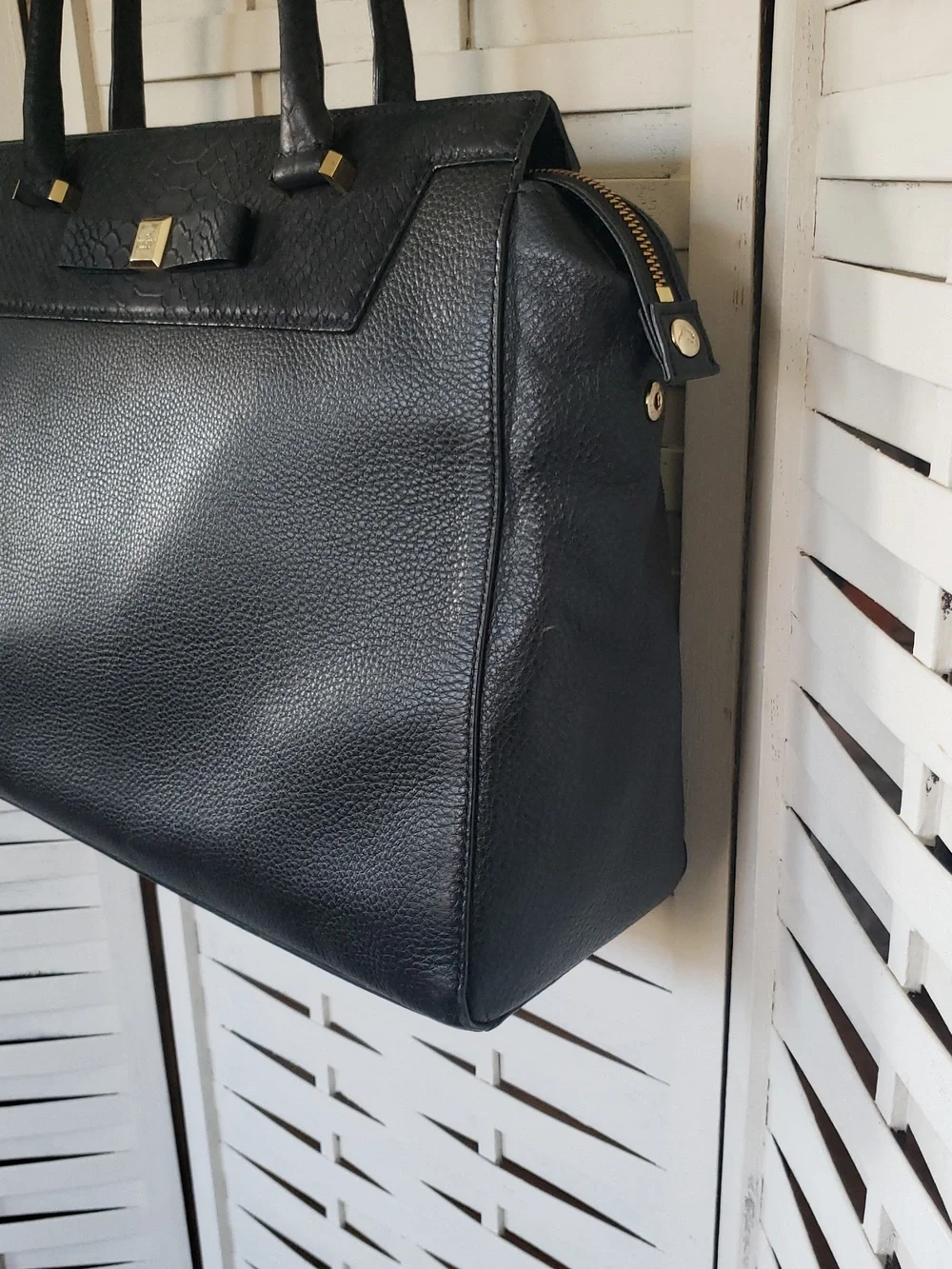 Kate Spade Black Structured Leather Tote Bag with Gold Hardware - Picture 2 of 8